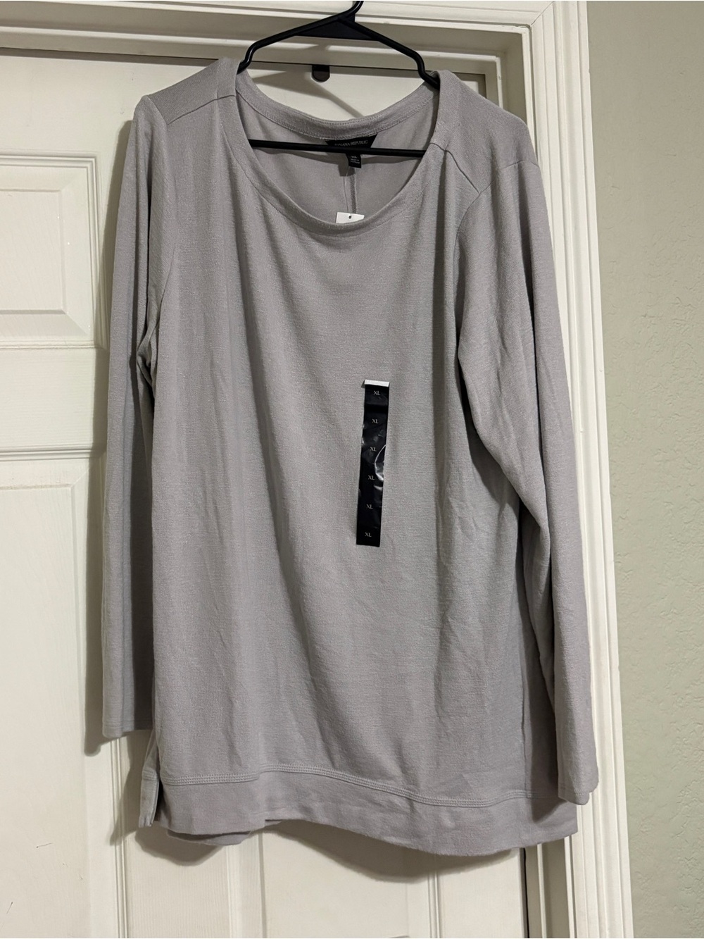 BR Comfy gray top XL - nwt